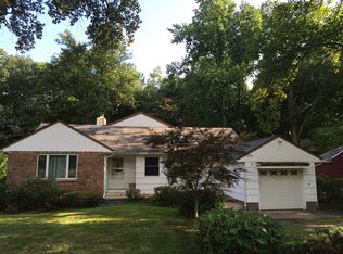 282 Dunkerhook Rd, Paramus, NJ 07652