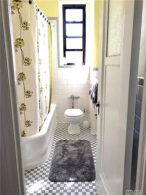 Sold by Douglas Elliman | media 21