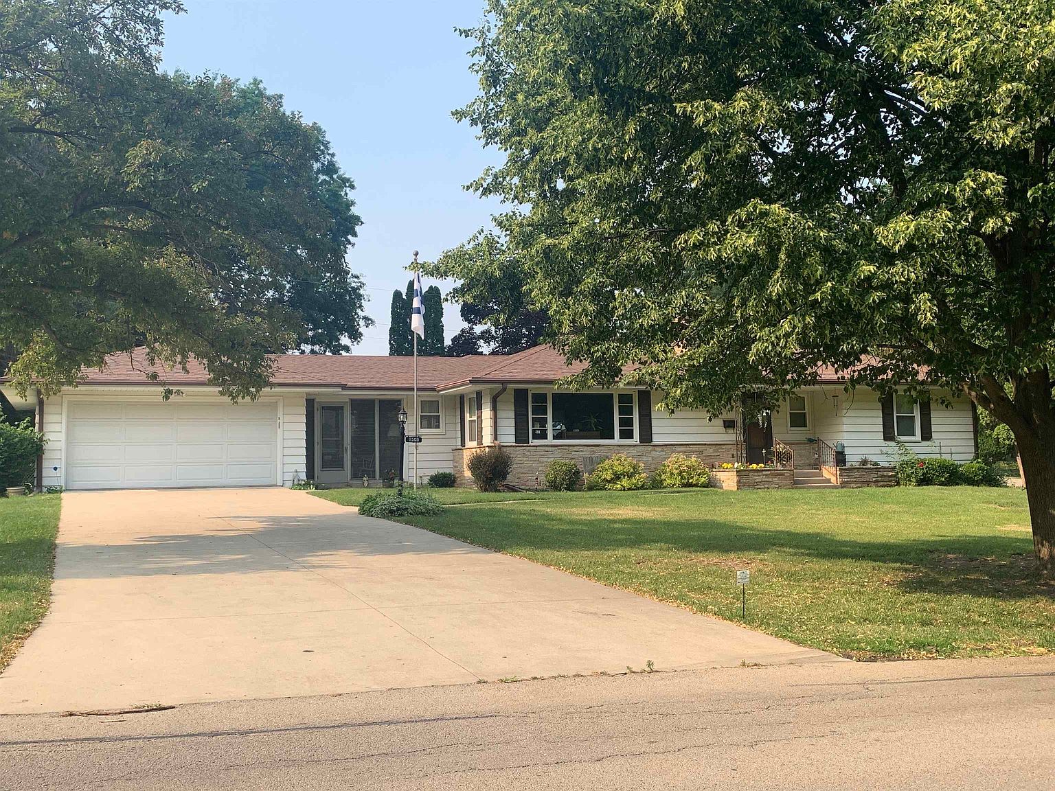 1508 La Cresta Dr, Freeport, IL 61032 Zillow