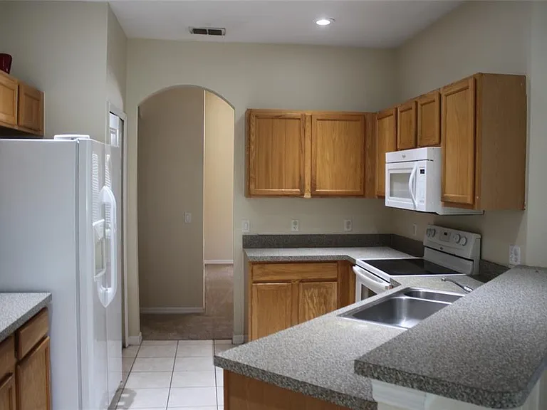 4352 Fox Glen Loop — Photo 7