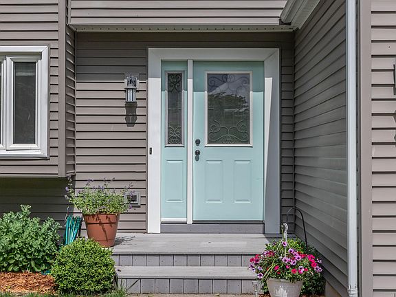 3rd image of 2497 Graystone Dr