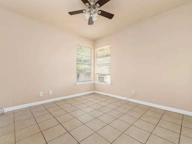 218 E Villaret Blvd — Photo 13