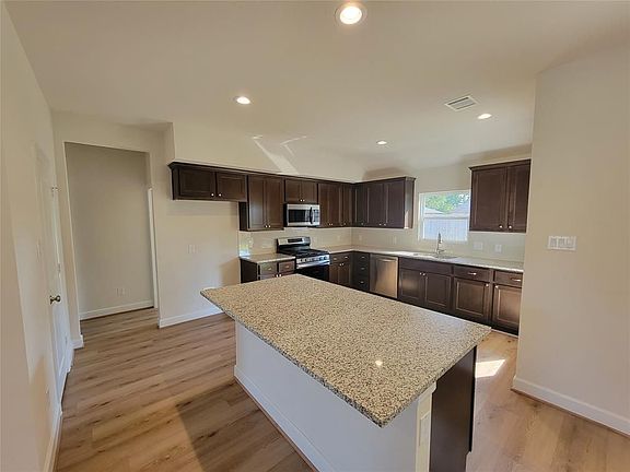 4th image of 1610 Ladelle St