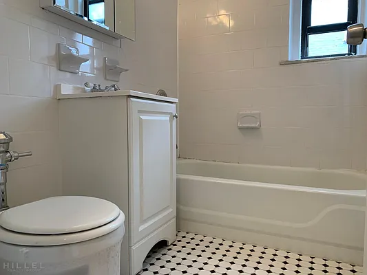 Rented by Hillel Realty Group | media 27