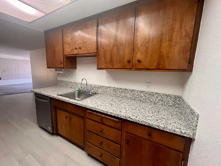 1800 Floyd Ave — Photo 10