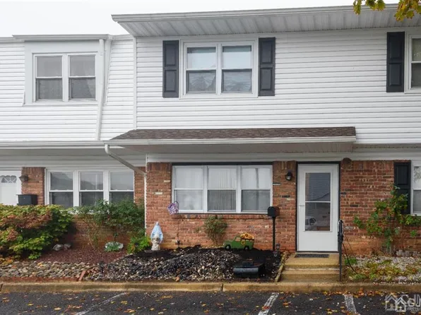 24 Iowa Ct, Matawan, NJ 07747