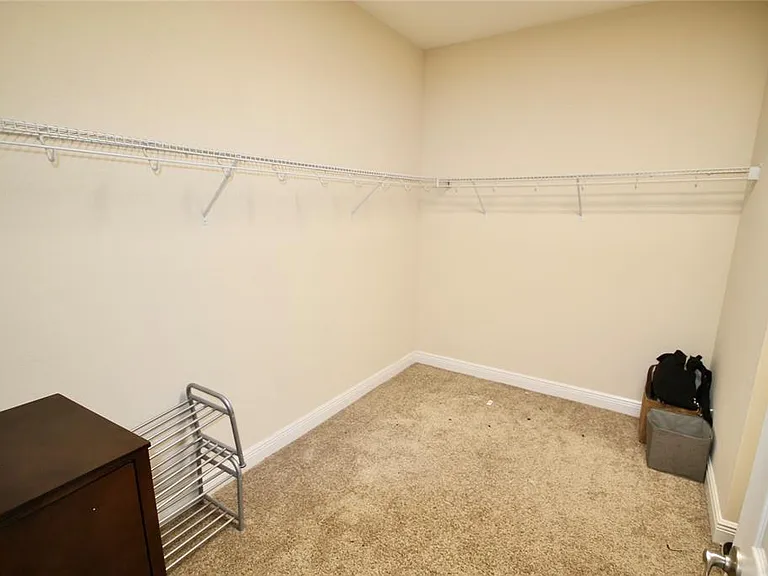 1073 Cavan Dr — Photo 18