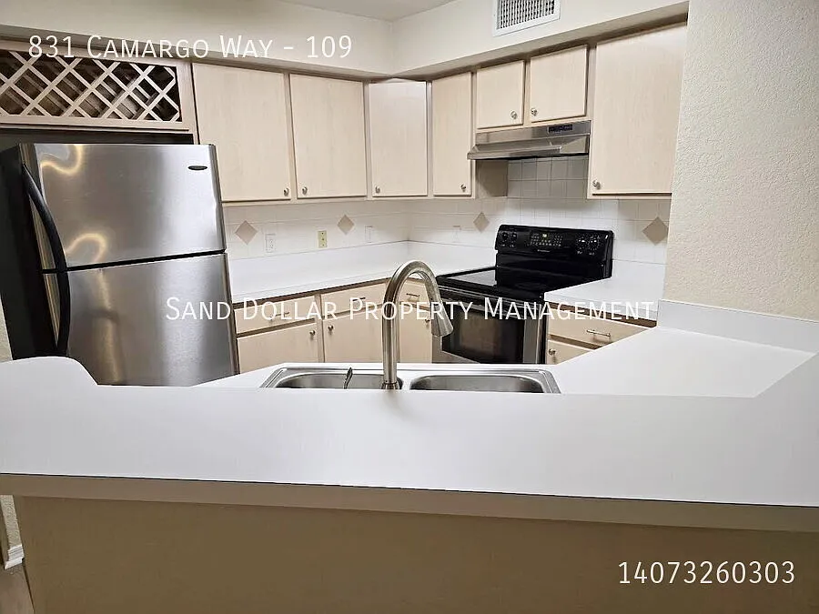 Building Photo - 831 Camargo Way #109