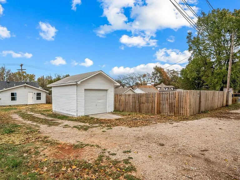 1536 W Atlantic St — Photo 13