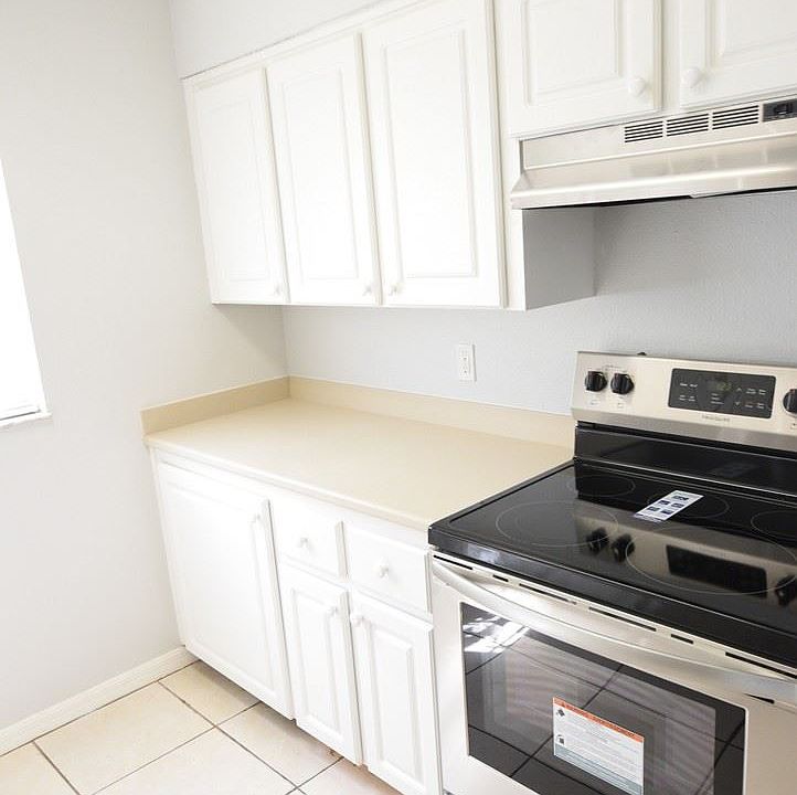 1st image of 920 W New York Ave APT 101B