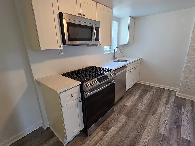 621-623 Lincoln Ave #4 — Photo 3