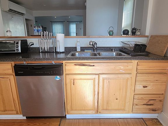 3rd image of 241 Robinson St #1