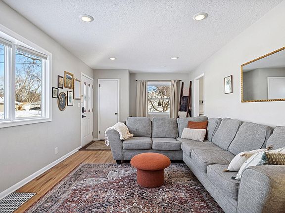 5th image of 3401 Aquila Ave S