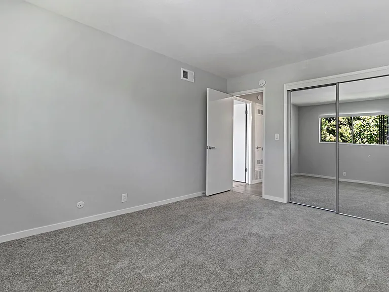 Maplewood Apartments — Photo 18