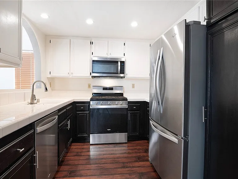 25126 Steinbeck Ave #H — Photo 3