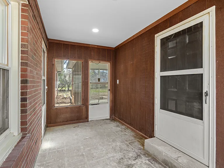 223 N Dellwood Ave — Photo 25