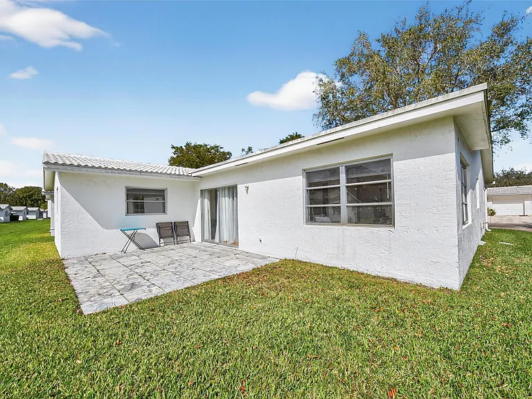 8950 NW 13th St — Photo 31