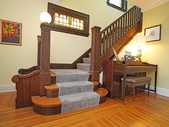 5th image of 3034 Taylor Ave