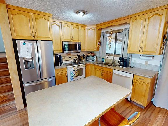 5th image of 99 Spruce Ave N