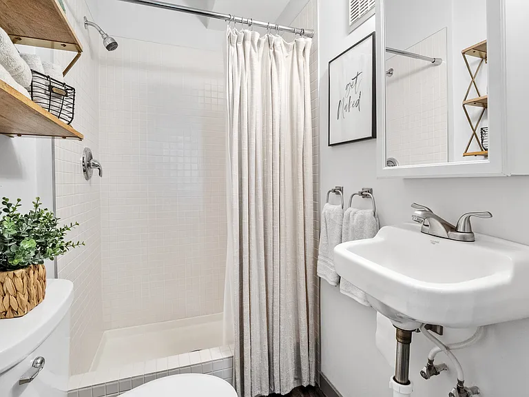 3615 Manhattan Ave — Photo 7
