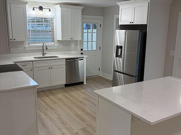 3rd image of 4529 Dewey Drive