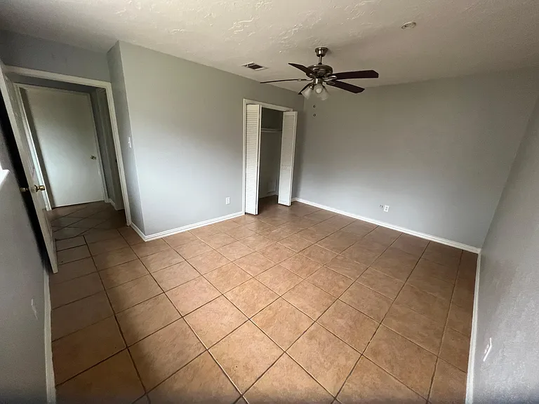 14715 Spring Lake Dr — Photo 8