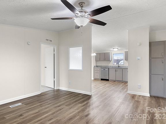 4th image of 2366 Dillon Dr