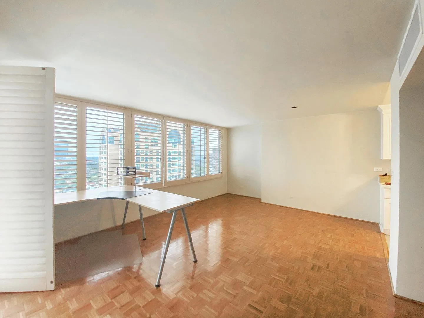 Stunning 14th Floor Wilshire Corridor Condo — Photo 2