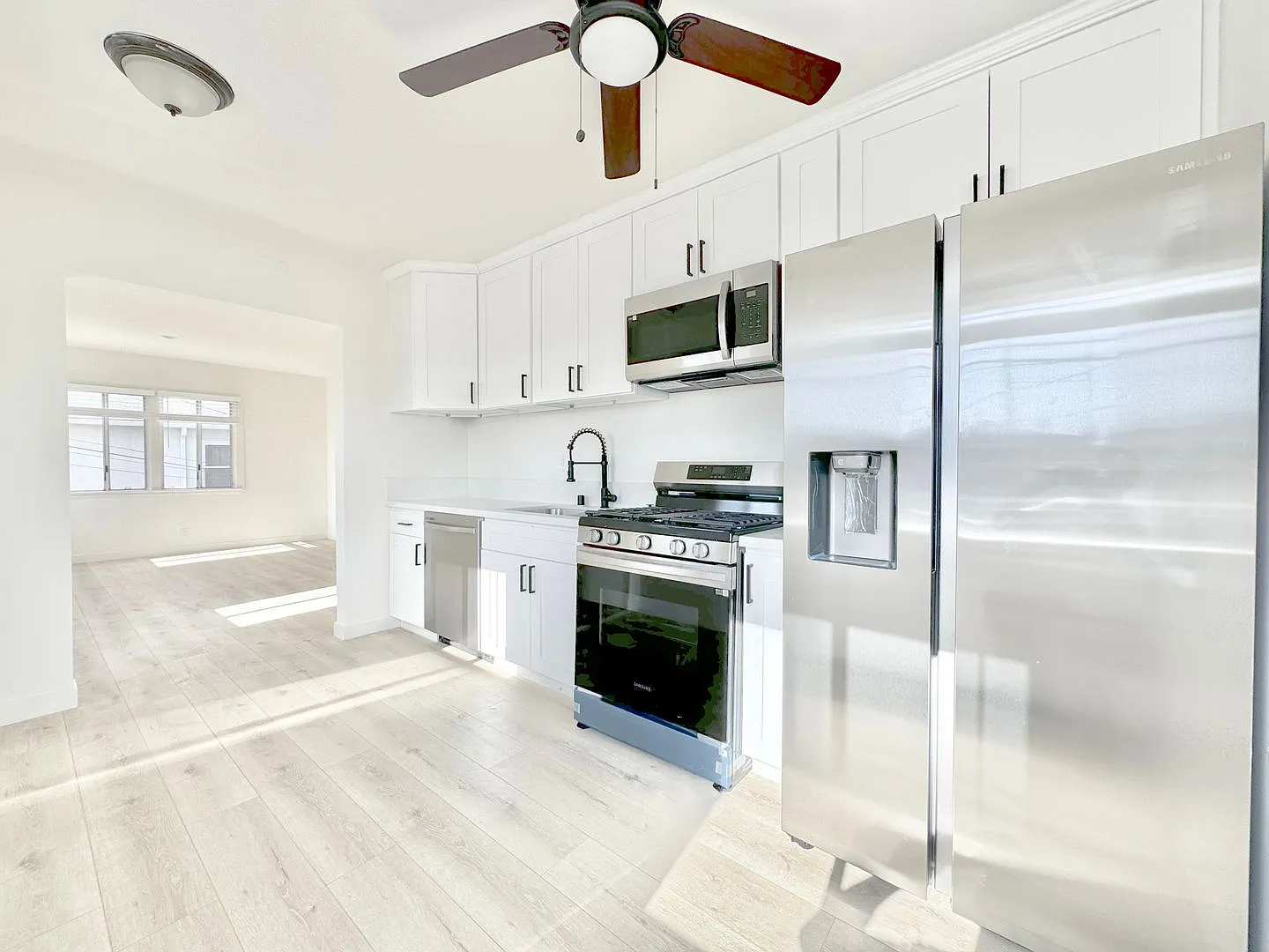 1600 Chestnut Ave — Photo 1