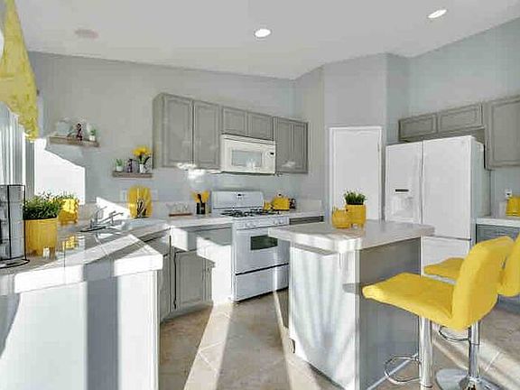 3rd image of 83939 Carolina Ct