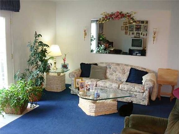 3rd image of 27061 Oakmead Dr