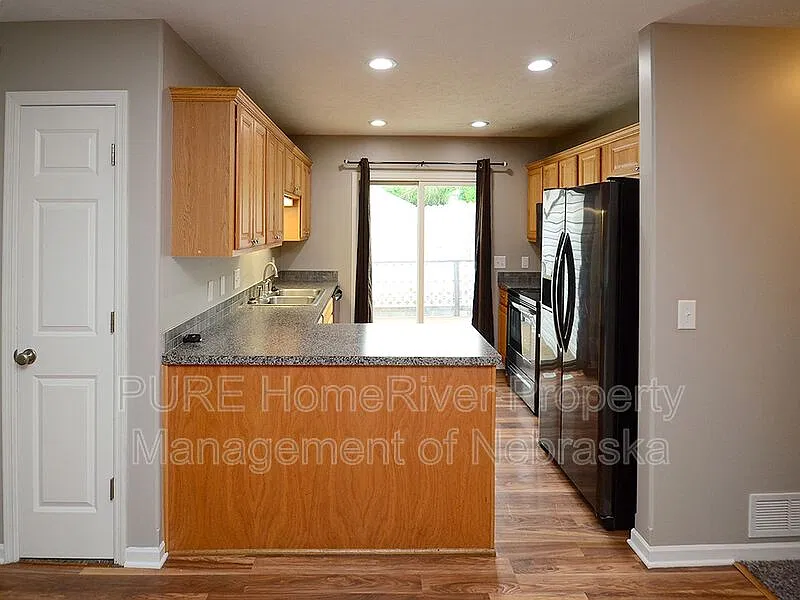 3 bed, 2.0 bath, 1812 sqft, $1,999 — Photo 3