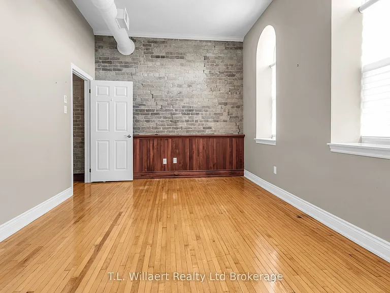 17 Brock St W #310 — Photo 6