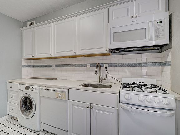 3rd image of 3131 N May Ave #4