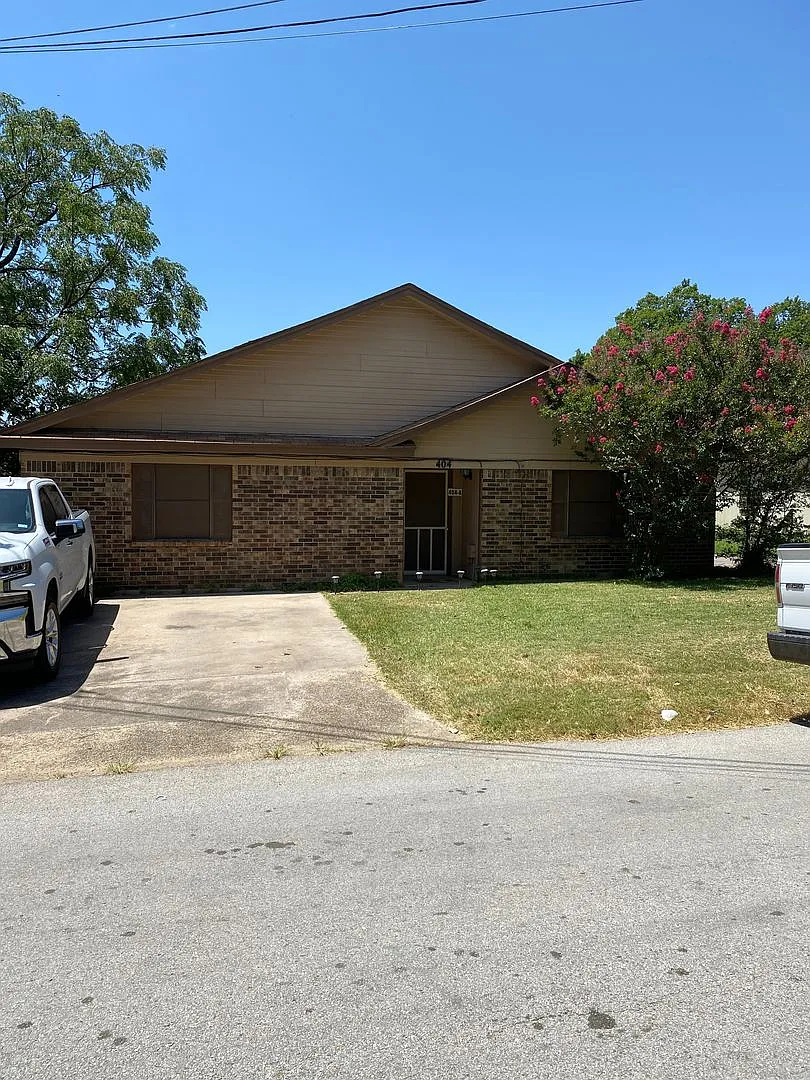 404 Jordan Ln. — Photo 1