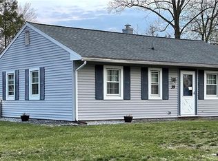 39 Laurel Rd, Windsor Locks, CT 06096