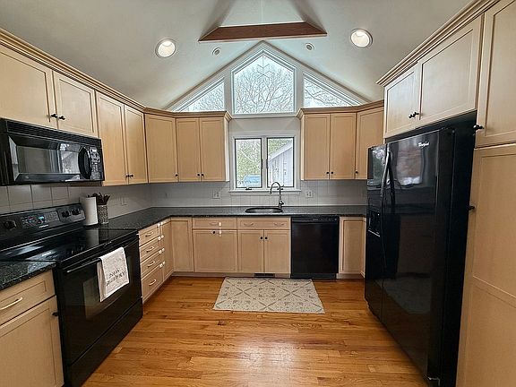 4th image of 46 Glenneagle Dr