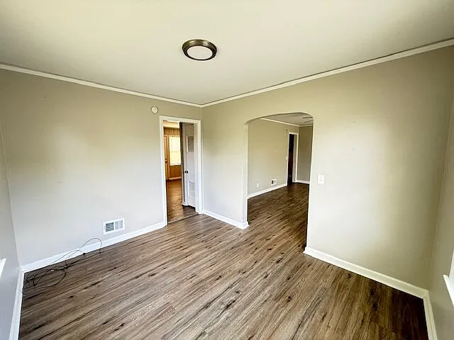 824 53rd St — Photo 3