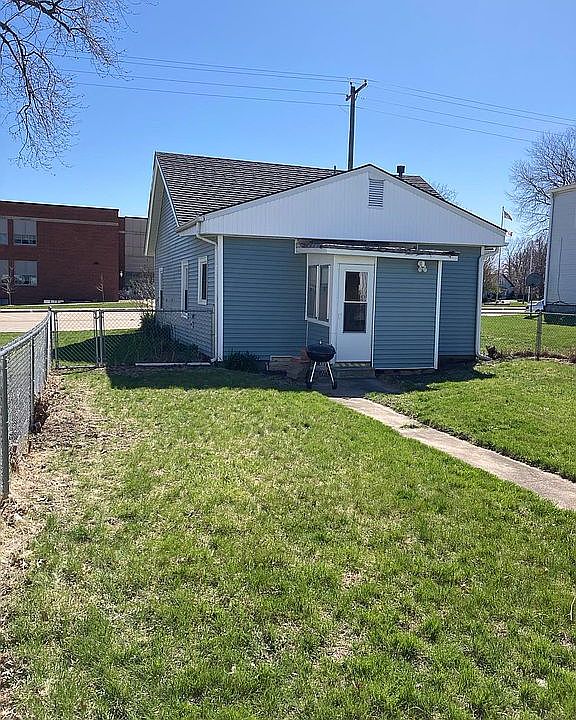 102 W Wilson St, New London, IA 52645 | Zillow