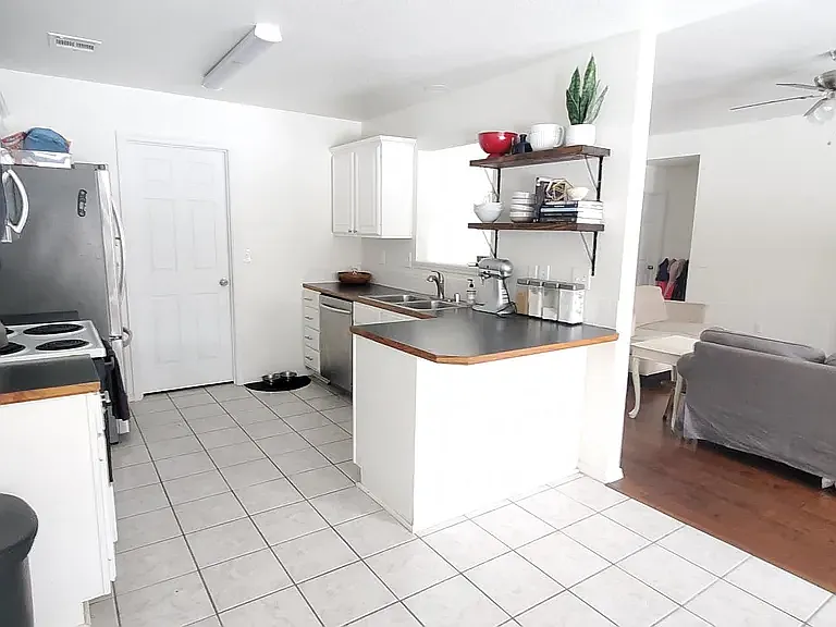 531 Walker St — Photo 4