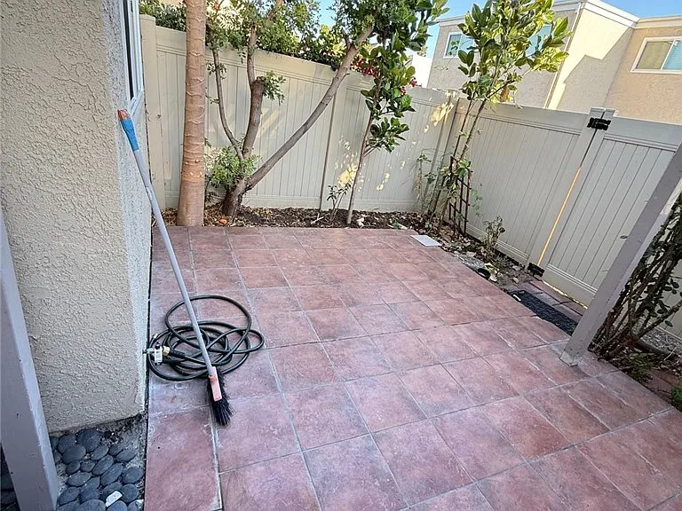 43 Golden Glen St — Photo 7