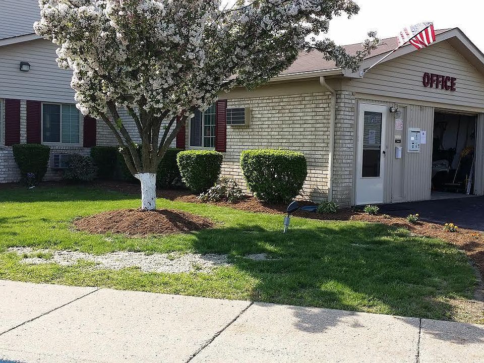 2nd image of 28 Valley Dr APT 202