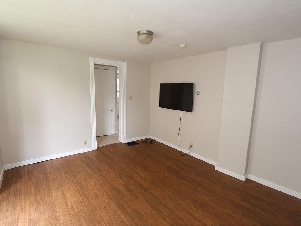 2nd image of 19 Franklin St #1