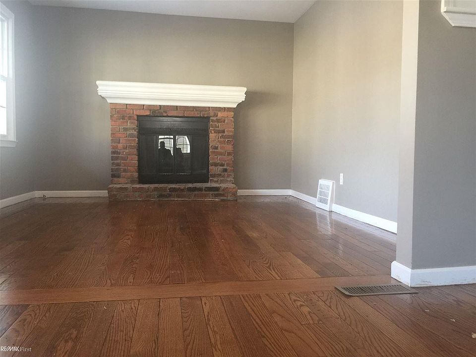 2nd image of 2100 Shevlin St