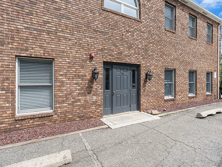 70 Linwood Ave #1S — Photo 11