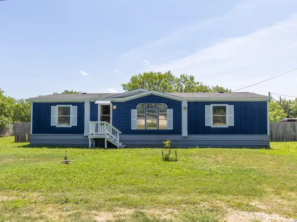 702 N 11TH ST, Junction, TX 76849