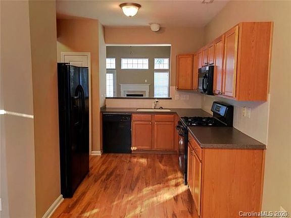 2nd image of 138 N Arcadian Way #138