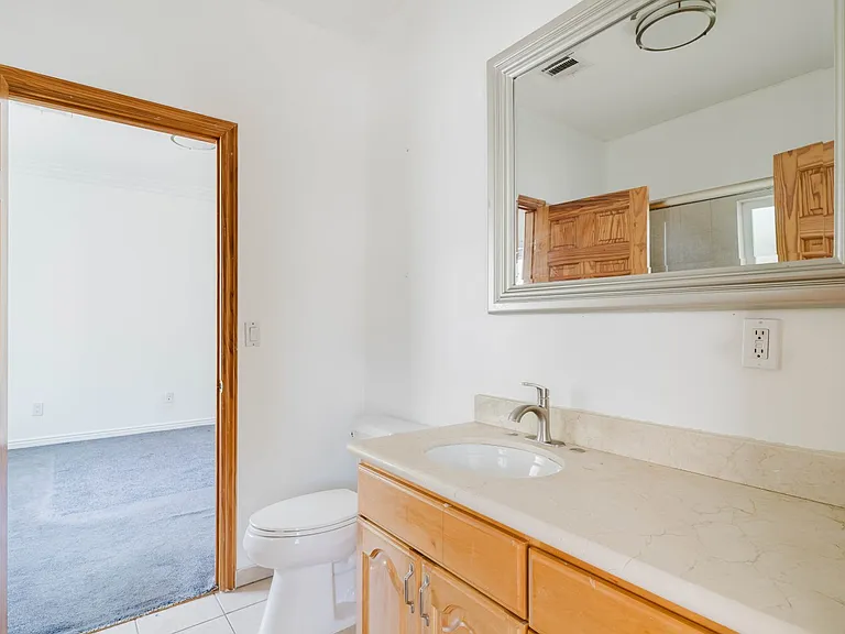 1626 N Alexandria Ave — Photo 24