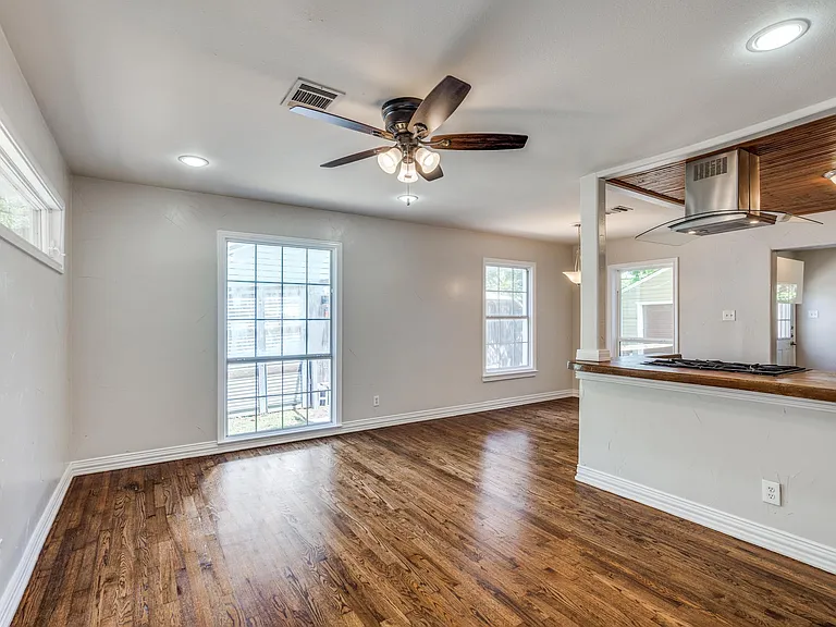 1318 Easton Rd — Photo 9