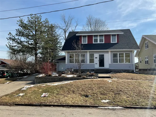 111 S 4th Ave E, Newton, IA 50208